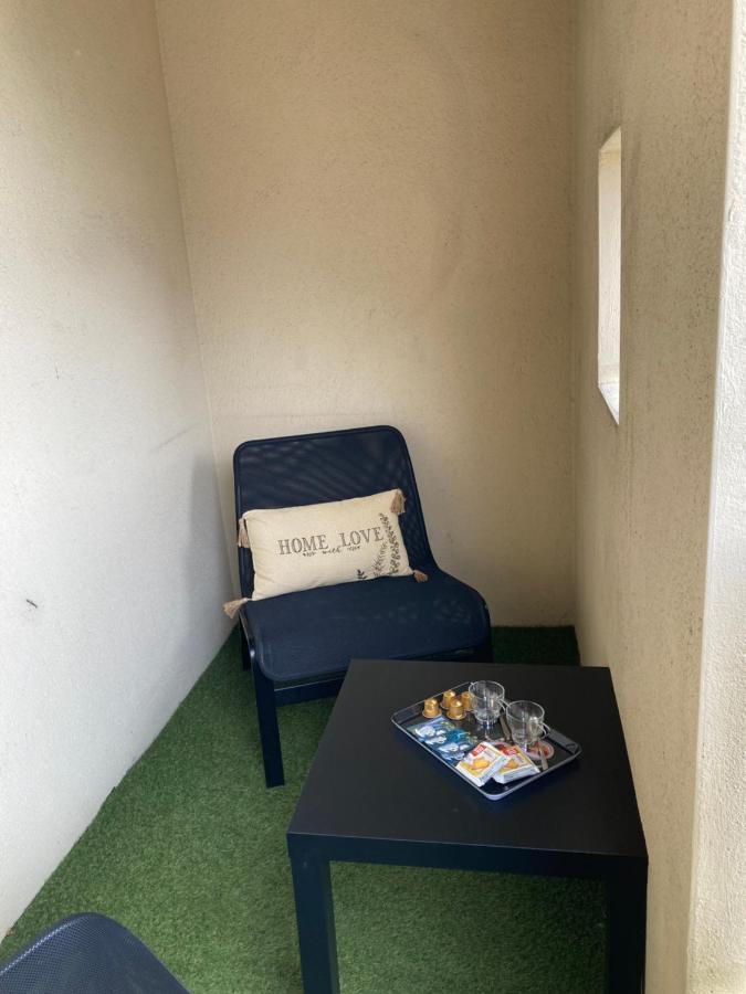 Charmant T2 Sur Ile De Nantes Avec Parking Et Balcon Exterior foto